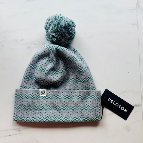 Peloton Holiday Beanie, New w/ Tags, Unisex, One size fits most  FREE SHIPPING! - Picture 3 of 5